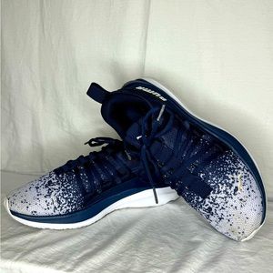 Puma soft ride running shoes, Sz 7.5, in navy.